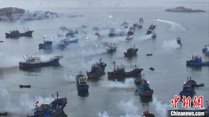 福建南日岛唱响“开海歌” 争撒开渔“第一网”  第3张