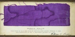 预备!穿上“巴黎紫”的人时髦度遥遥领先